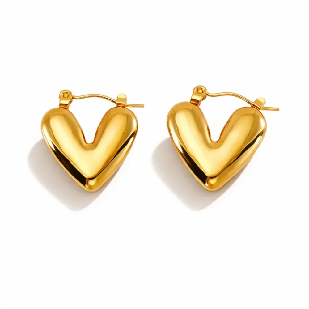 New! Gold Small Heart Huggie Earrings (1049) NWOT